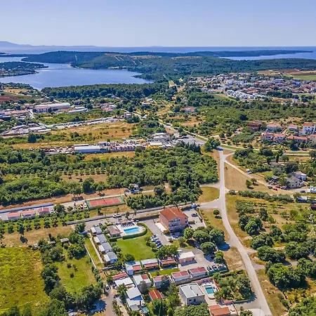 Сasa de vacaciones Mobile Superior-11 By Interhome Pula